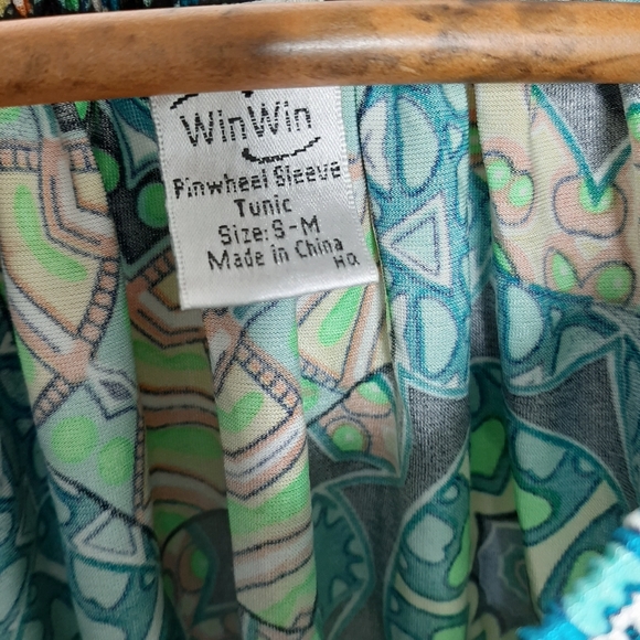 Win Win Bell Sleeve Tunic size S/M - Picture 2 of 5